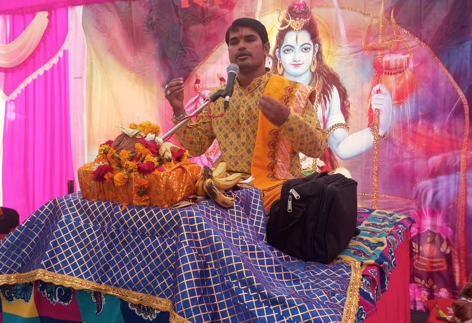 Shiv Mahapuran: ईश्वरपुरा में कलश यात्रा के साथ शिव महापुराण कथा का भव्य शुभारंभ