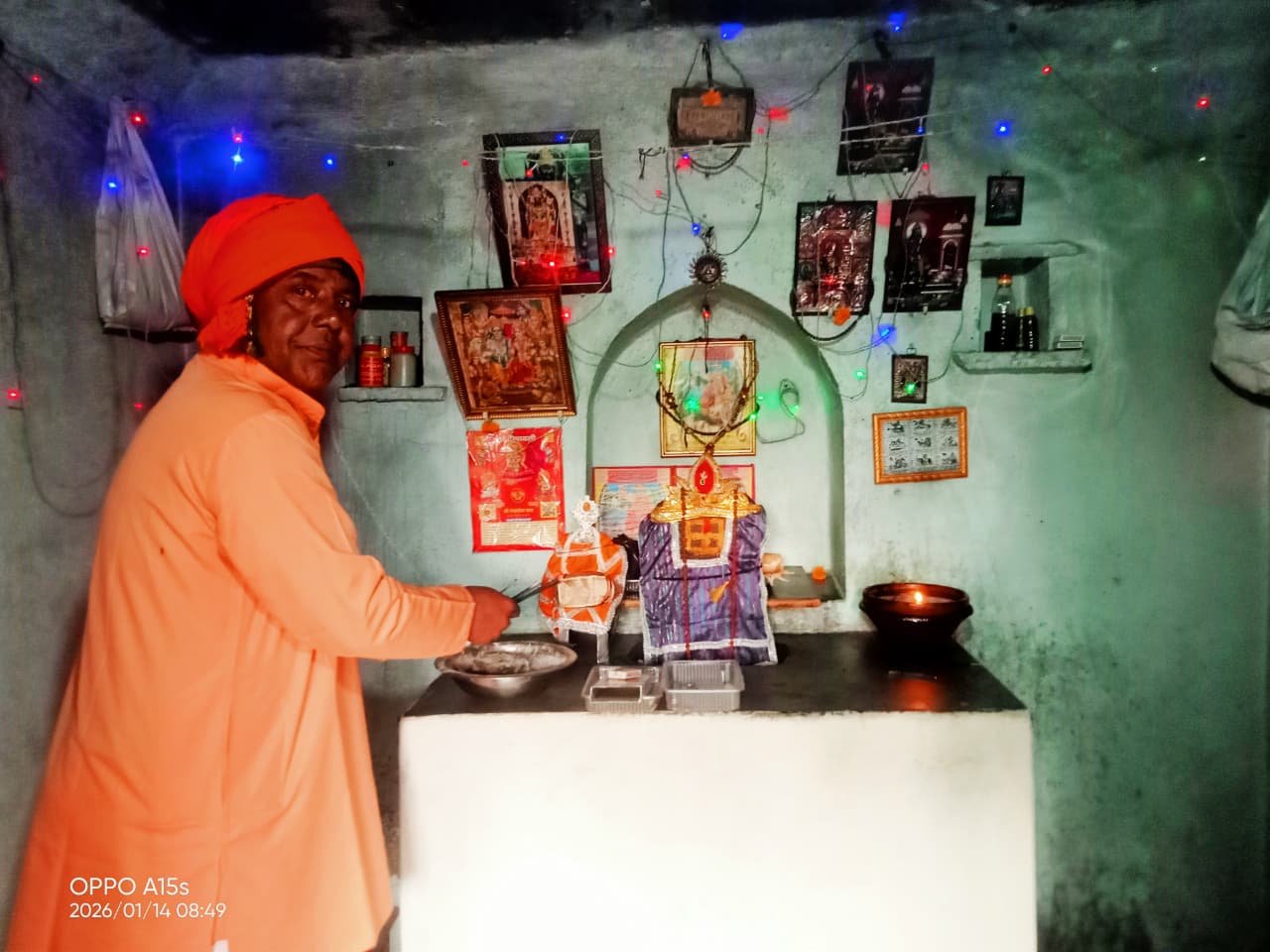 Makar Sankranti 2026: शनि देव मंदिर में श्रद्धालुओं ने किया दान-पुण्य, पुण्य लाभ और शनि दोष से मुक्ति