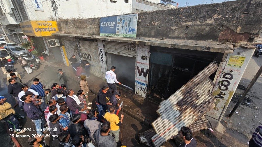 गुमानपुरा थाना क्षेत्र में आग: कोठड़ी चौराहे के पास दुकान में भीषण आग, दमकलों ने समय रहते पाया काबू