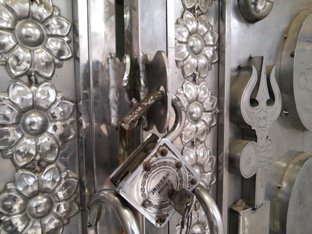 charbhuja temple theft: फागी के चारभुजा मंदिर में देर रात चोरी, 3 किलो चांदी के श्रृंगार आभूषण ले उड़े चोर