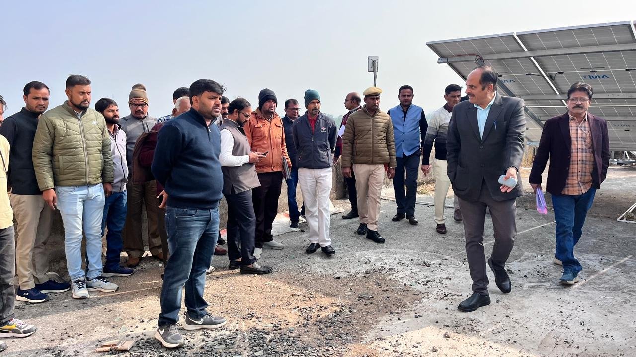 मिनी सचिवालय औचक निरीक्षण: झालावाड़ में जिला कलक्टर अजय सिंह राठौड़ का डेढ़ घंटे का छापा, गंदगी और तंबाकू पर सख्त कार्रवाई