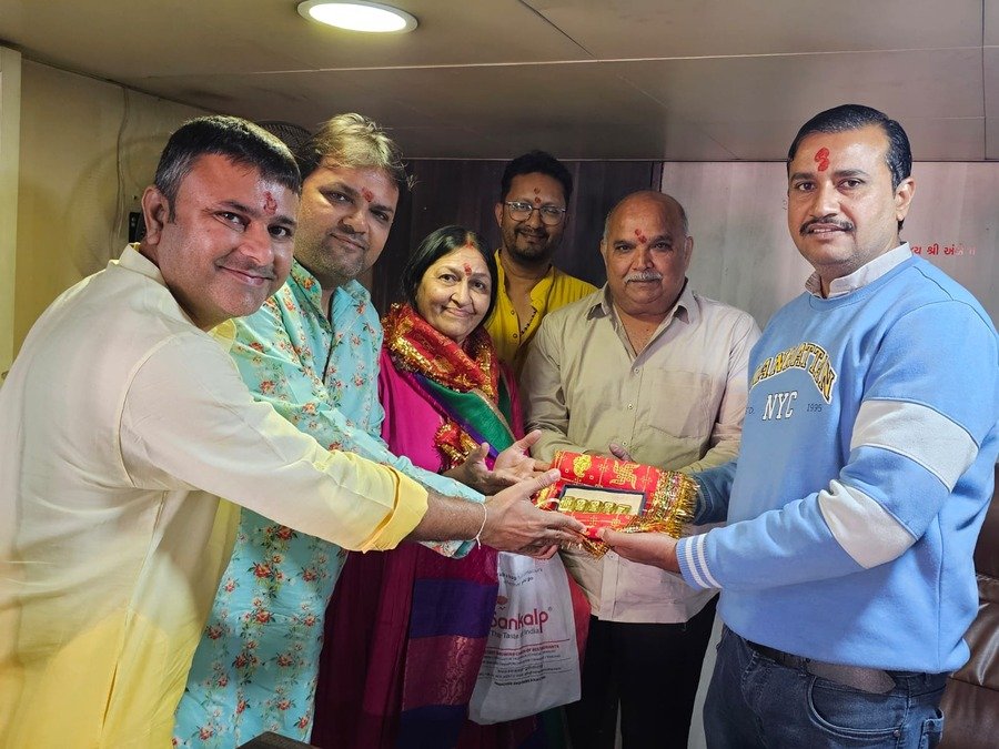 अंबाजी स्वर्ण दान: जगतजननी अंबाजी के चरणों में श्रद्धालु ने अर्पित किया 500 ग्राम सोना, 72 लाख की स्वर्ण वर्षा