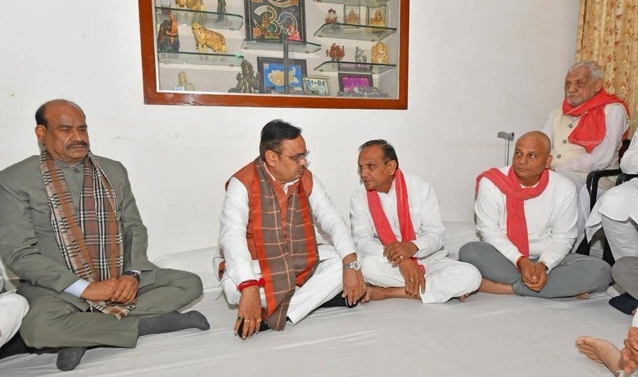 घनश्याम ओझा शोक संवेदना: ओम बिड़ला और मुख्यमंत्री भजनलाल शर्मा ने पूर्व महापौर की धर्मपत्नी को दी भावभीनी श्रद्धांजलि