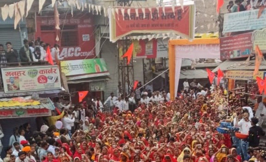 विराट हिंदू सम्मेलन बकानी: 108 कुंडीय यज्ञ से कलश यात्रा और विशाल धर्म सभा का भव्य आयोजन