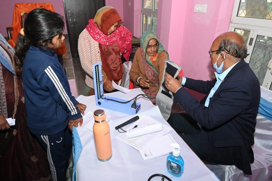 एनटीपीसी अंता निःशुल्क स्वास्थ्य शिविर: ग्रामीणों के लिए CSR के तहत 161 लोगों को मिला मुफ्त इलाज और दवाइयों का लाभ